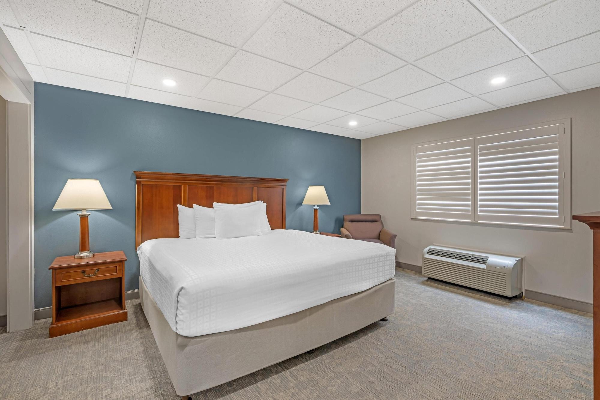 جناح بغرفتي نوم، Best Western Plus Clocktower Inn 2/5