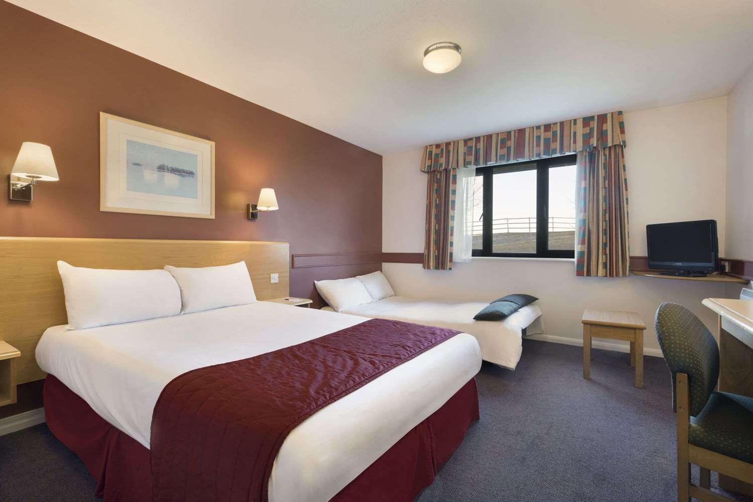 Days Inn By Wyndham Membury M4 5/11