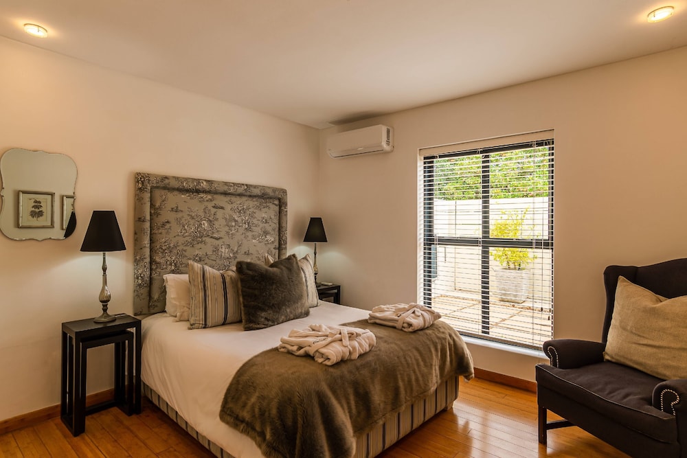 Apartment, 1 Queen and 1 Double Bed