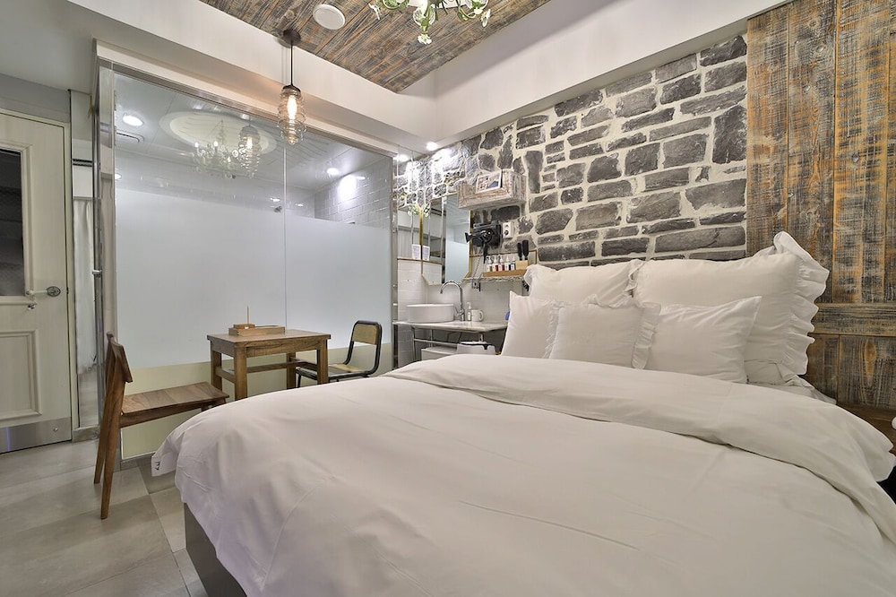 Hotel February Suseong 15/87