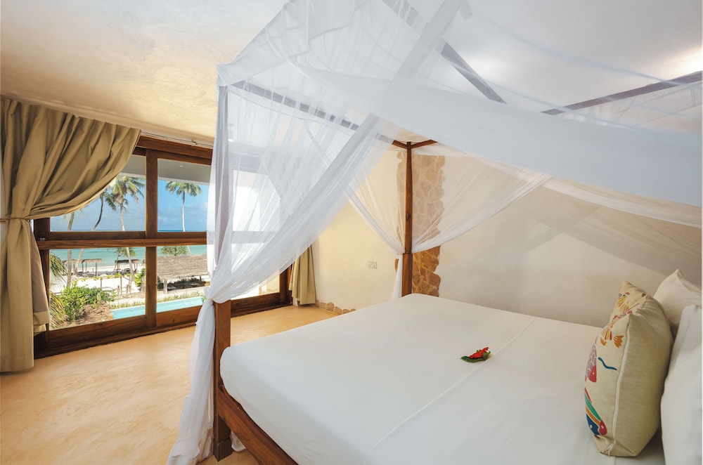 2 Rooms, Suite, 4 Beds, 2 King Beds, Exterior Entrance