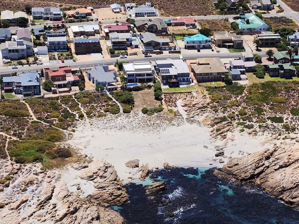 Lambert's Bay Beachfront 33/38