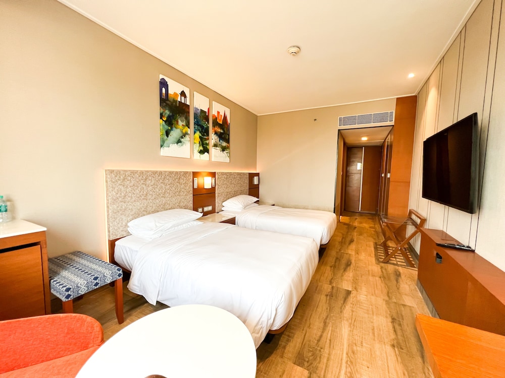 Hyatt Centric Janakpuri New Delhi (ex. Piccadily Janakpuri) 19/64