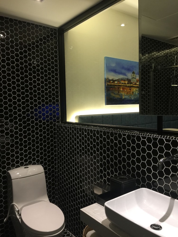 M Roof Hotel & Residences 51/53