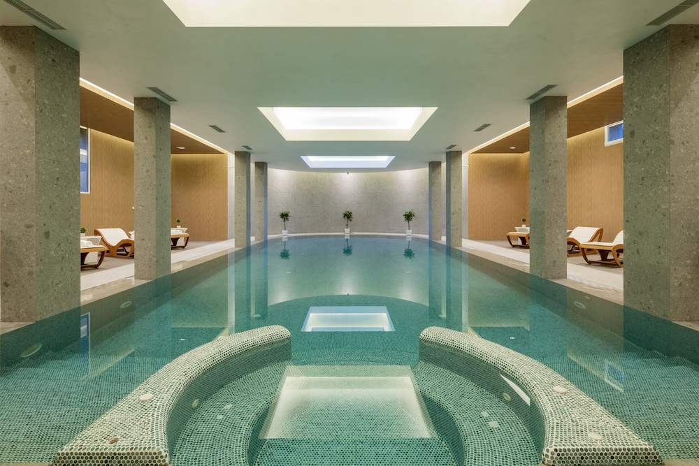 swimming pool spa