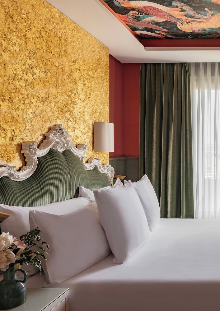RED LEVEL, JUNIOR SUITE