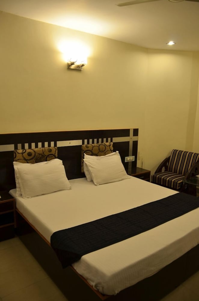 Hotel Citi Heights 12/41