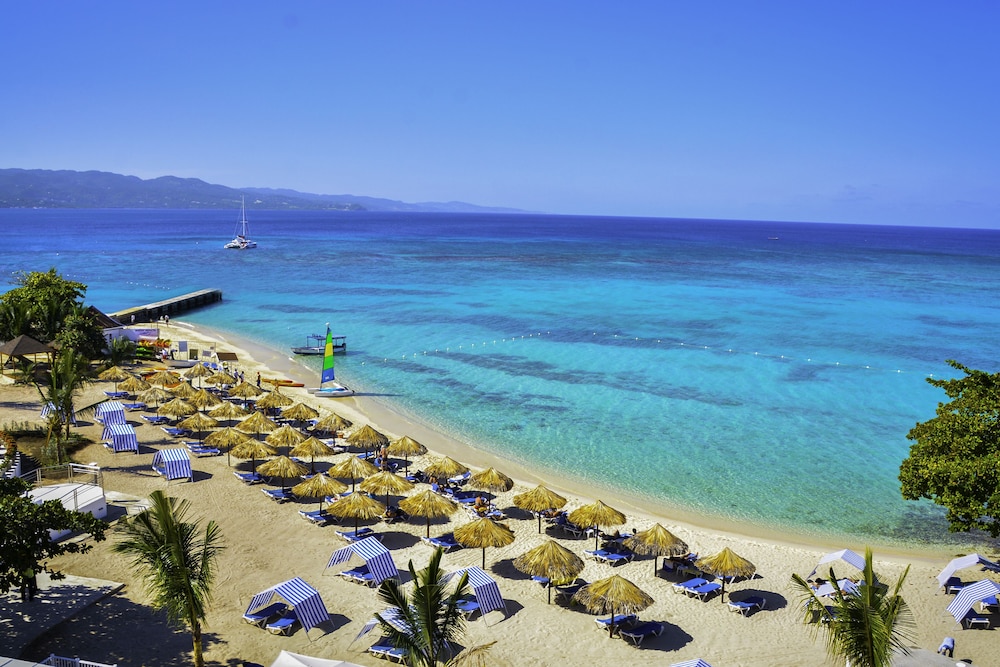 Grand Decameron Cornwall Beach, A Trademark All Inclusive 45/50
