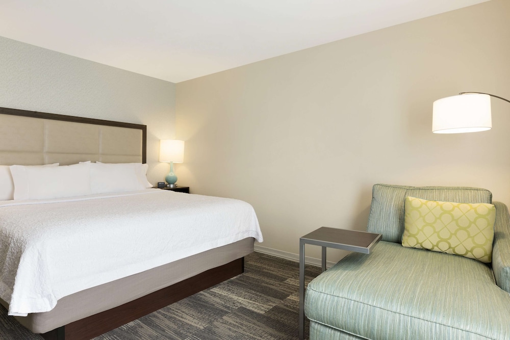 Hampton Inn and Suites Niles Warren OH 18/77