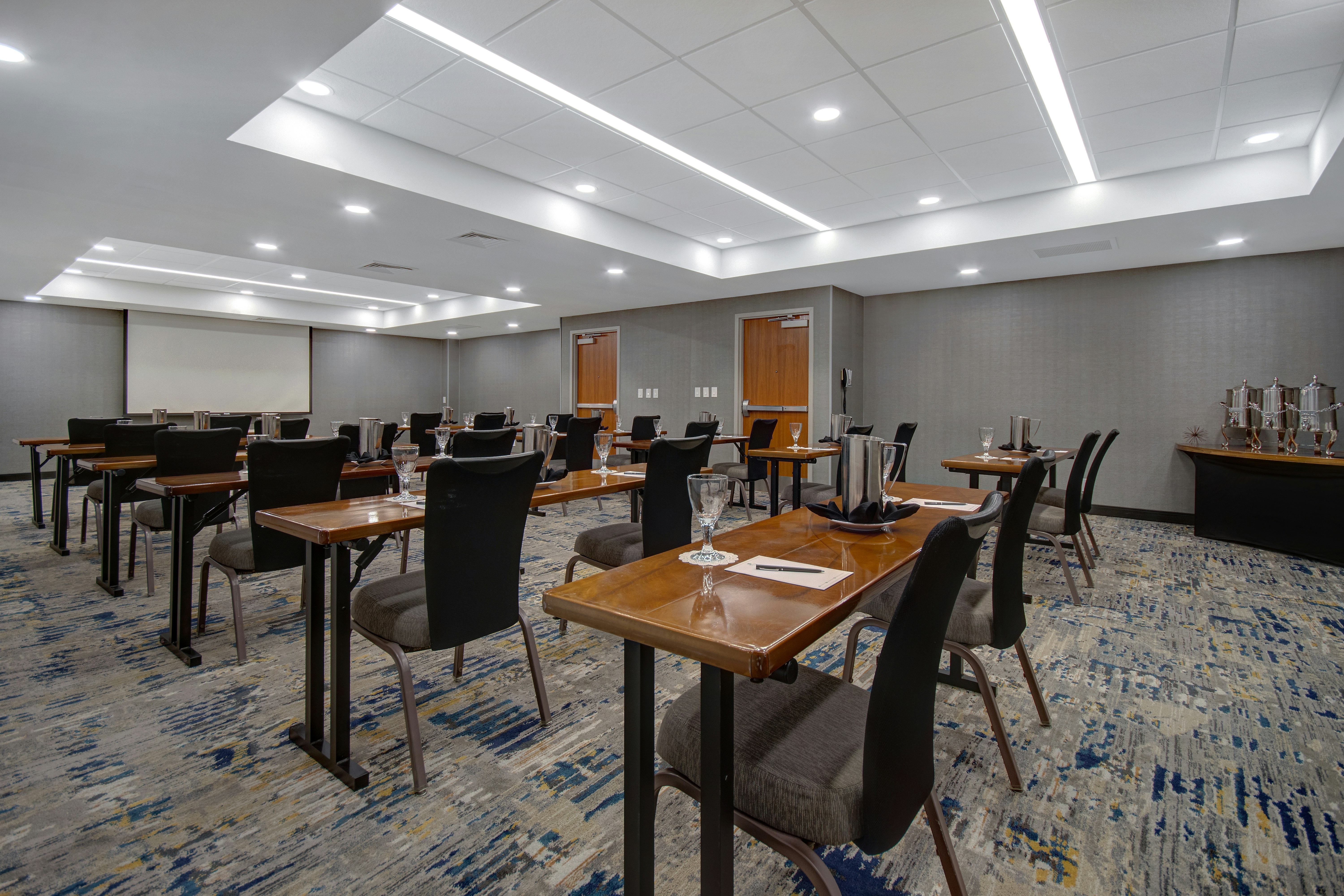 Embassy Suites Detroit Metro Airport 24/29