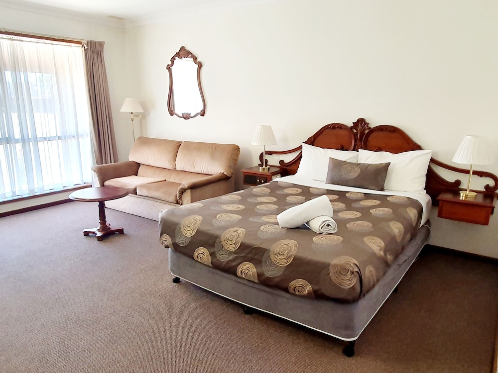 Golden Grain Motor Inn 31/54