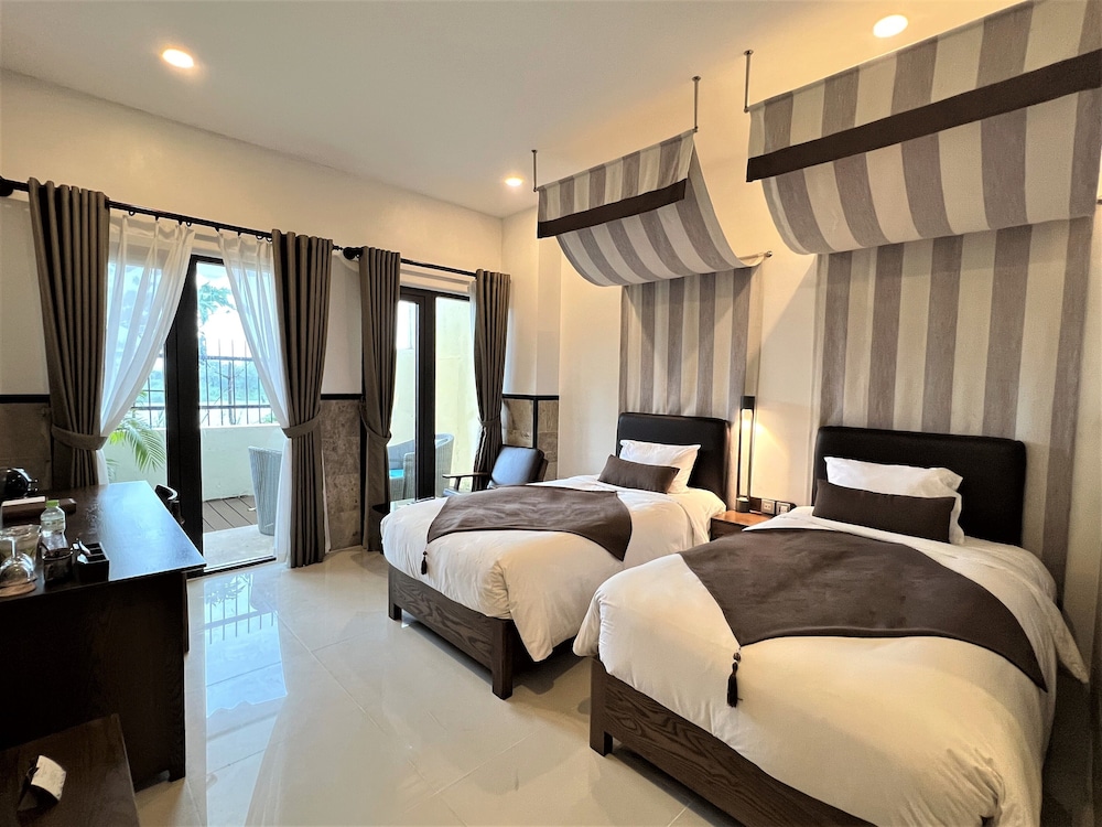 Deluxe, Twin Beds, Garden and River View, Sauna