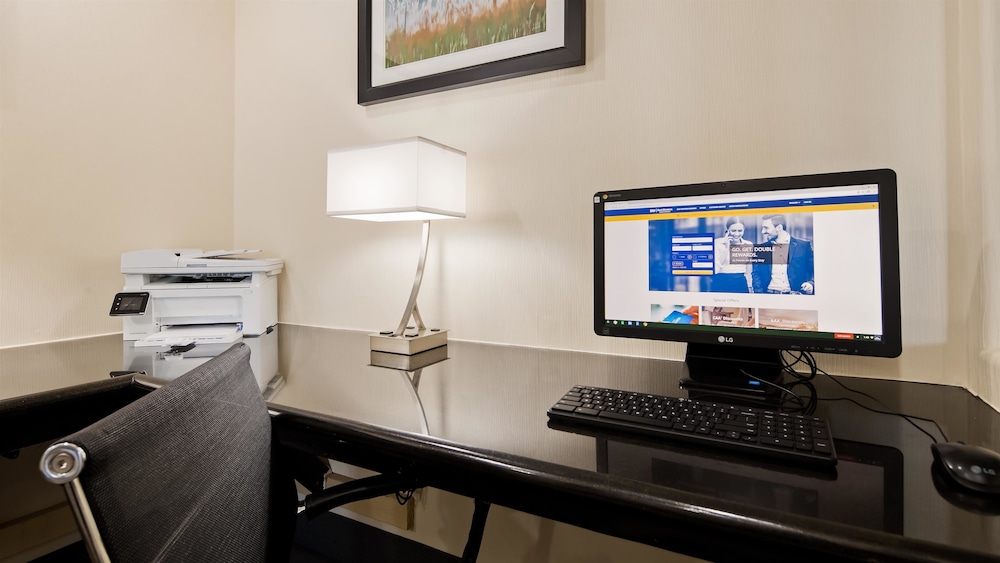 Best Western Plus Tulsa Inn Suites 17/24
