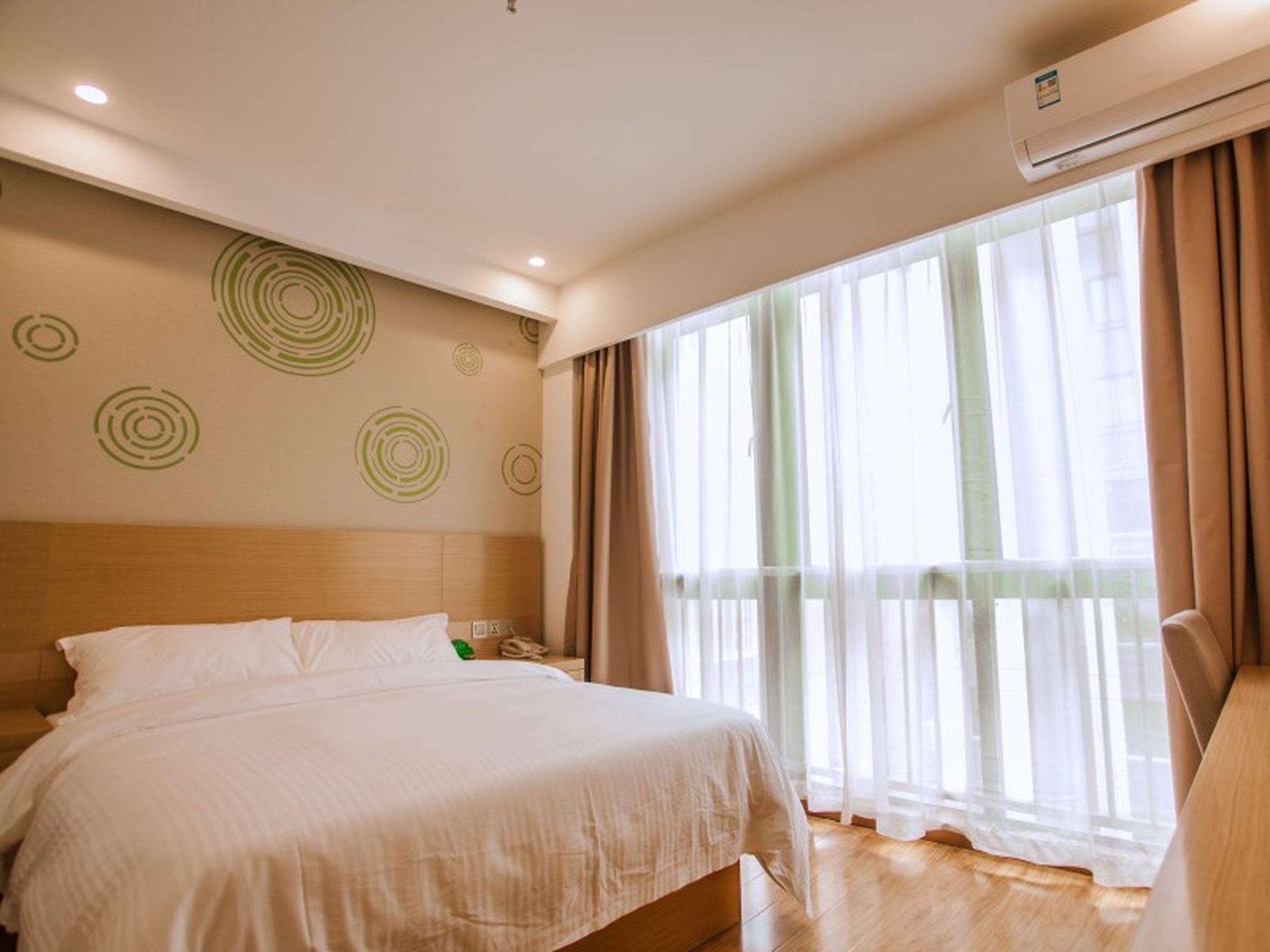 ROOM, SINGLE