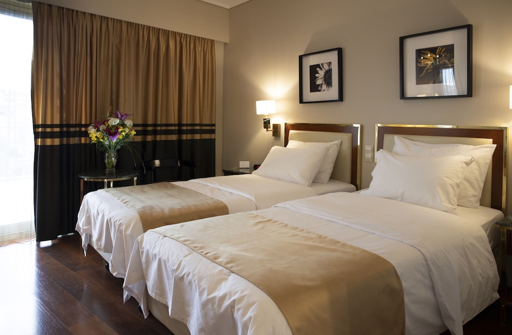 Ilisia Hotel 33/68