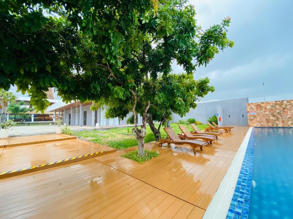 Kambaniru Beach Hotel and Resort 45/49