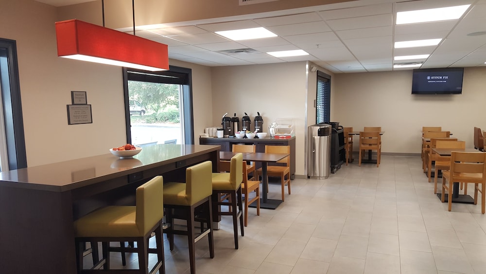Country Inn & Suites by Radisson, Savannah Midtown, GA 31/39