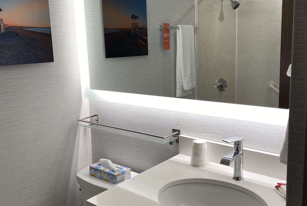 Howard Johnson by Wyndham Middletown Newport Area 4/22