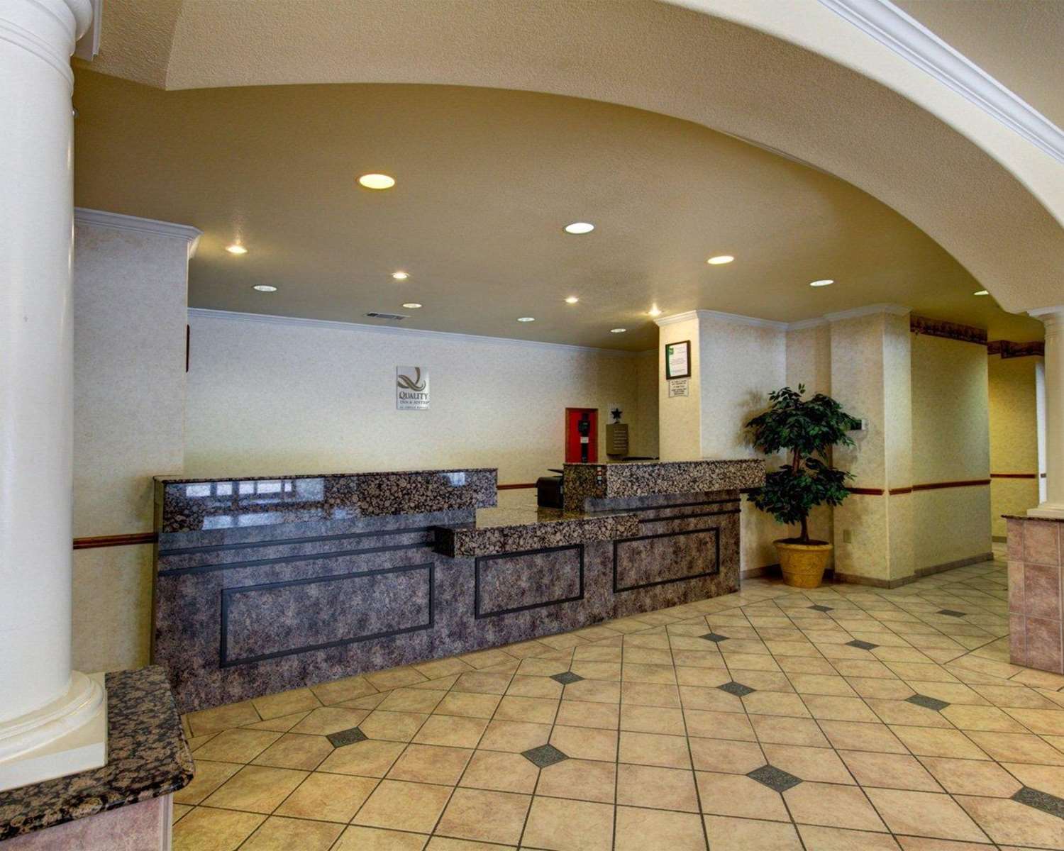 Quality Inn & Suites Glen Rose 6/23