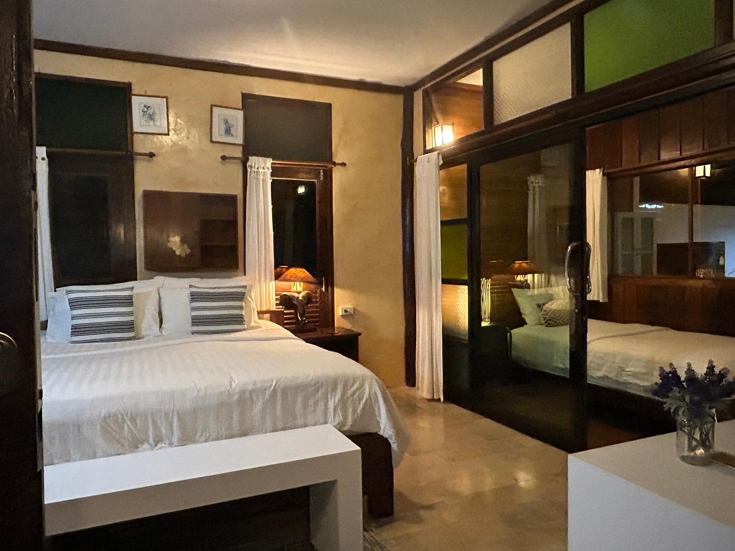 Cottage, King Bed, Pool Side