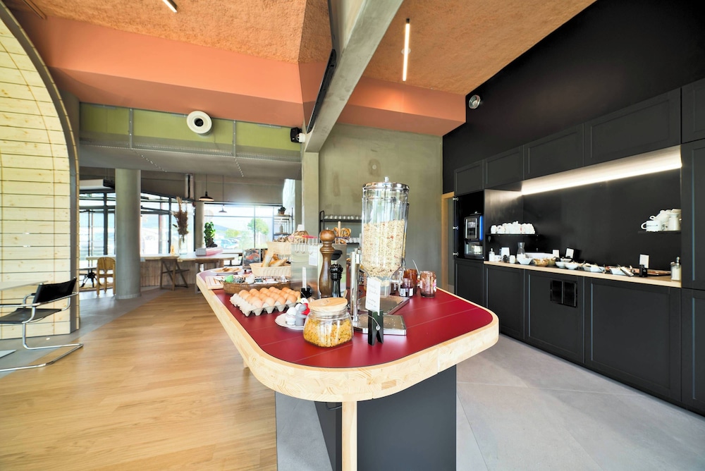 greet hotel Cernay Mulhouse 28/50