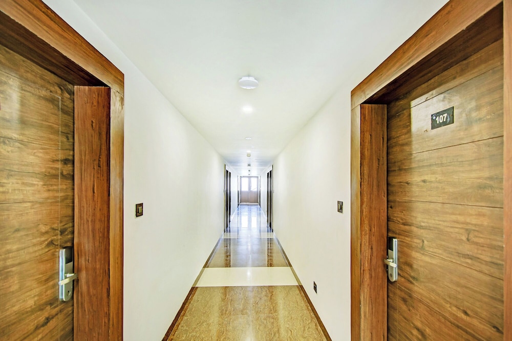 FabHotel Anutham Saket 24/36