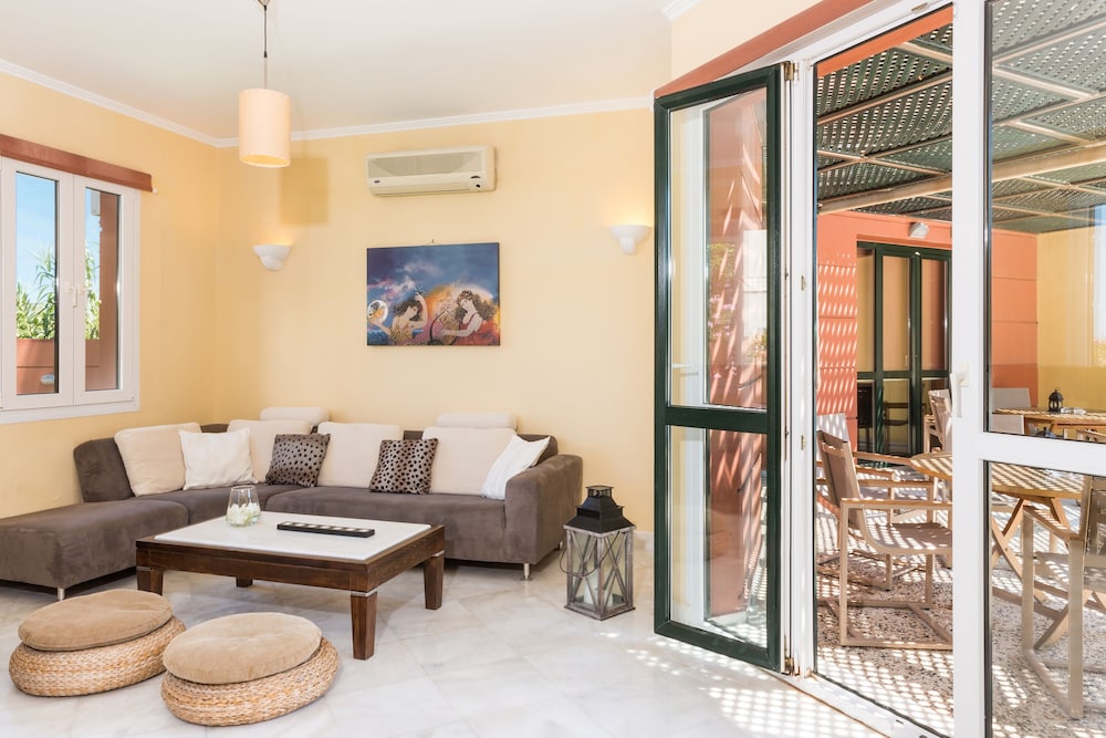 DAPHNIS VILLAS 37/60