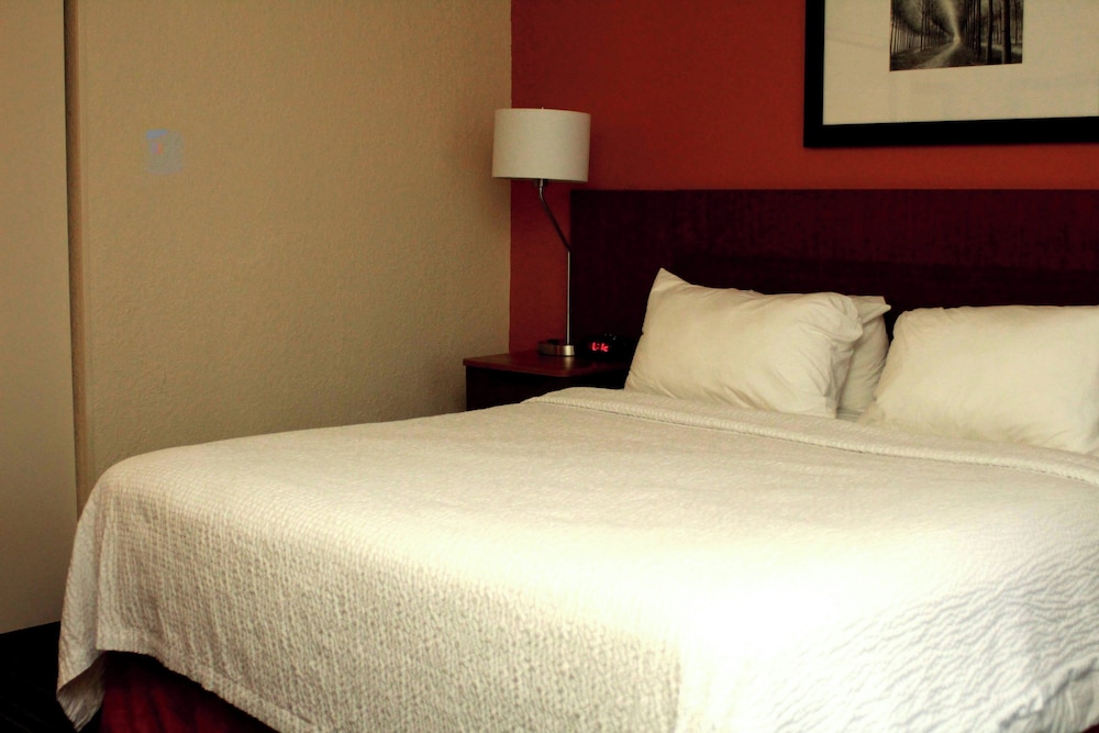 Fairfield Inn Suites Fairmont 6/19