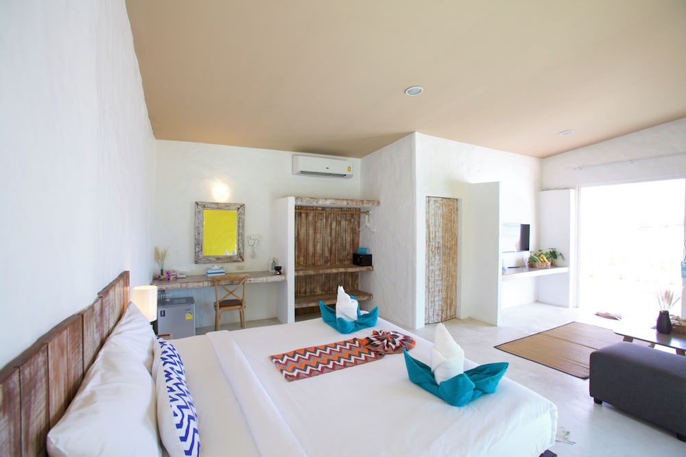 SUITE, BEACH FRONT