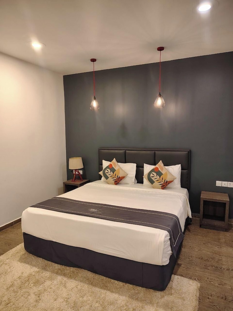 White Boutique Hotel and Residences 18/72