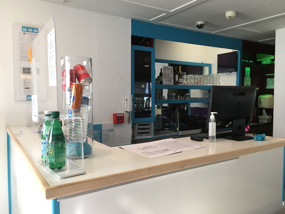 Kyriad Direct Marseille Ouest Martigues 5/55