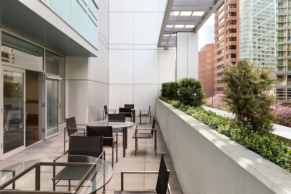 Coast Coal Harbour Hotel 52/64