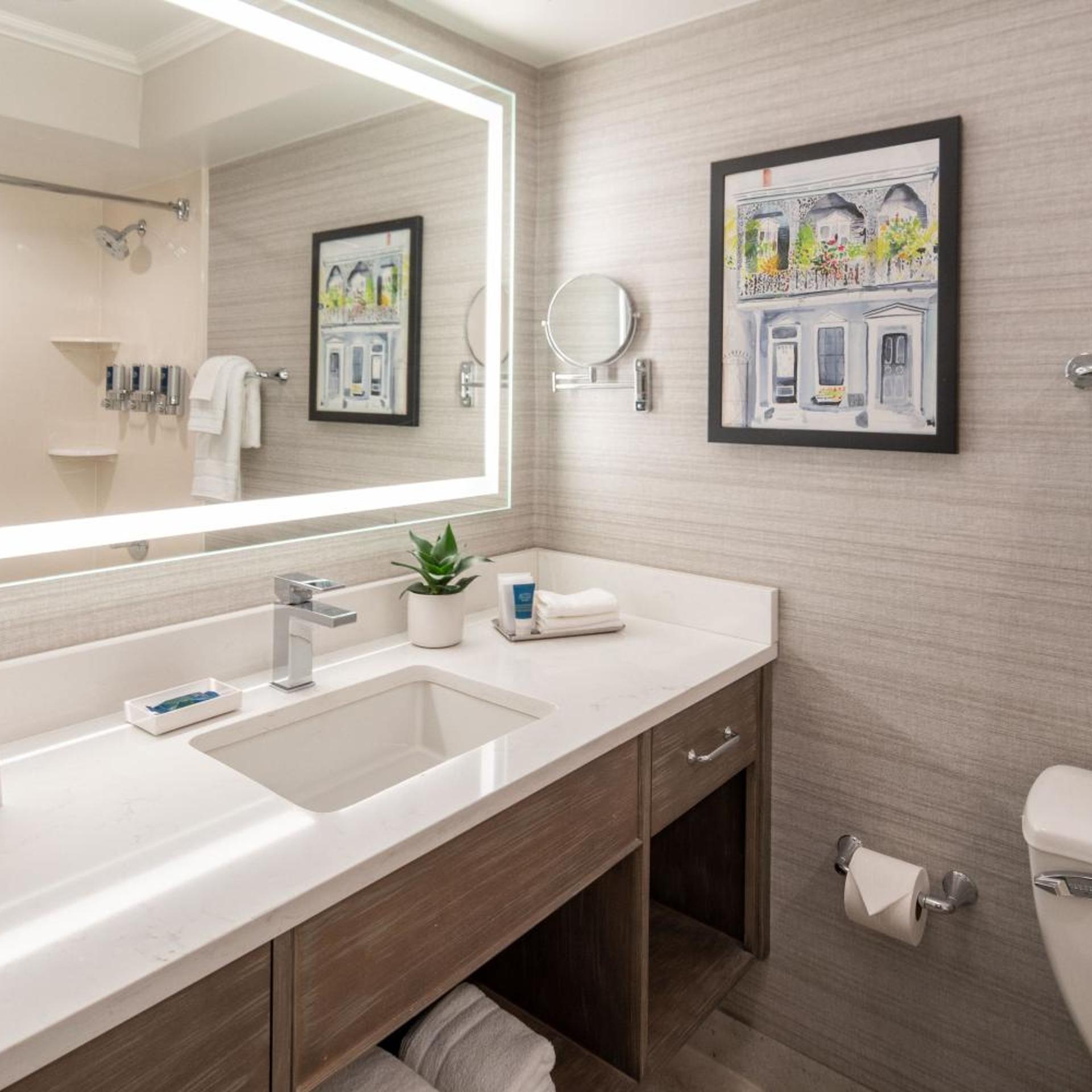 Junior Suite, King Bed, Bourbon Street View