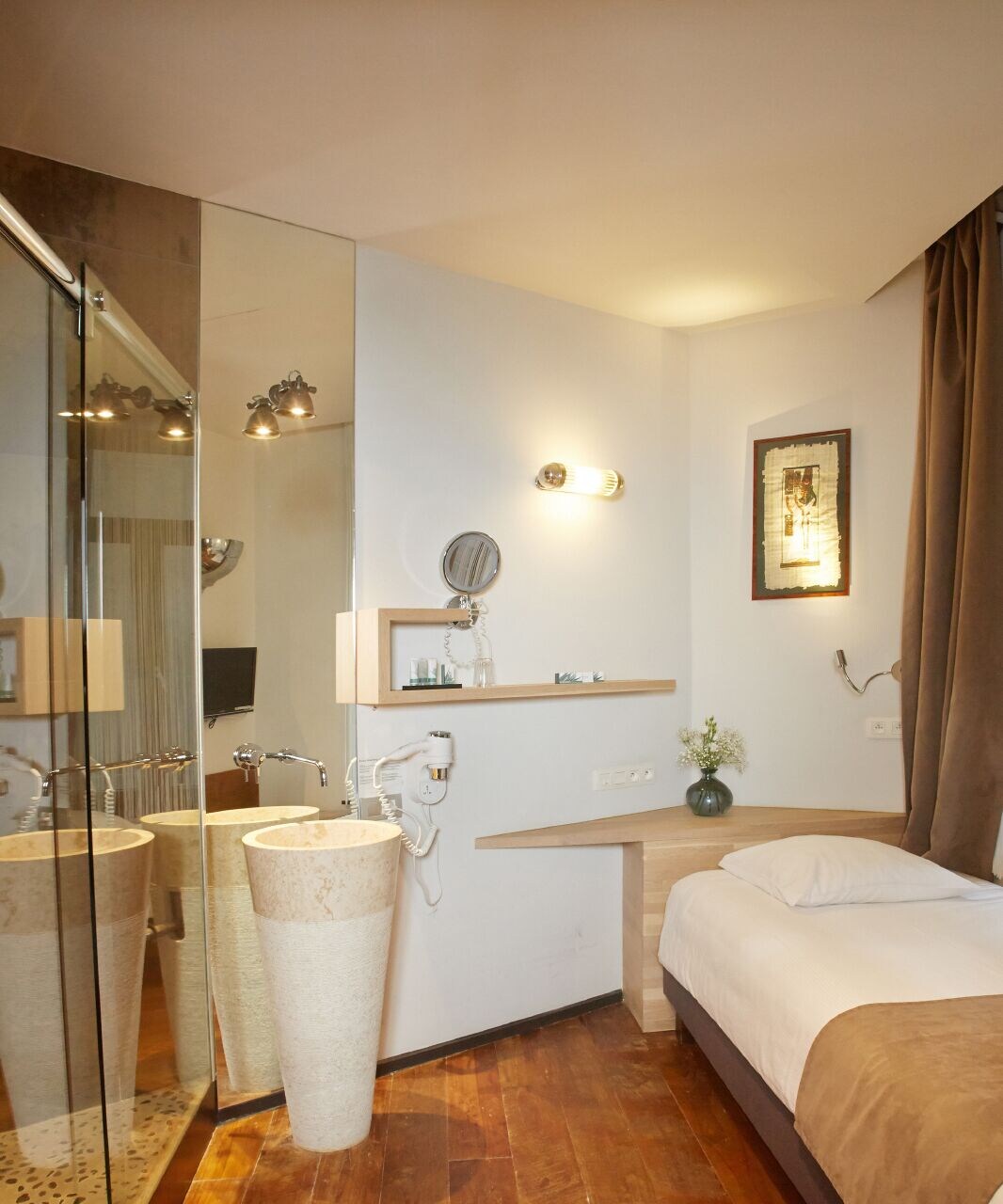 ROOM, SINGLE