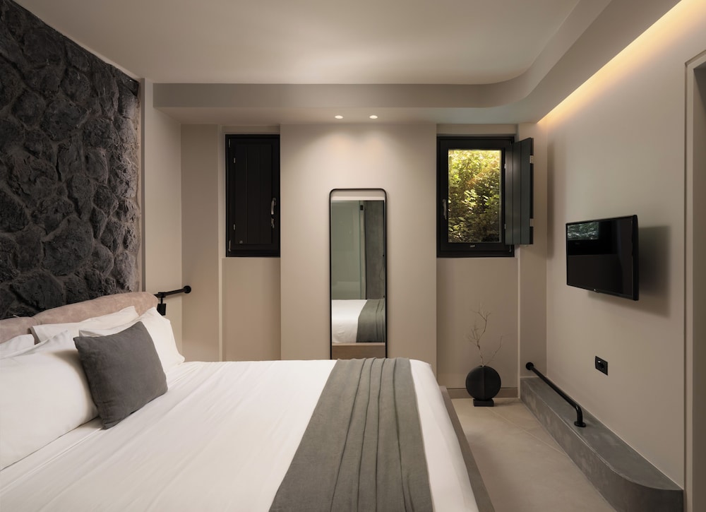 Premier, Suite, Queen Bed, Private Heated Pool