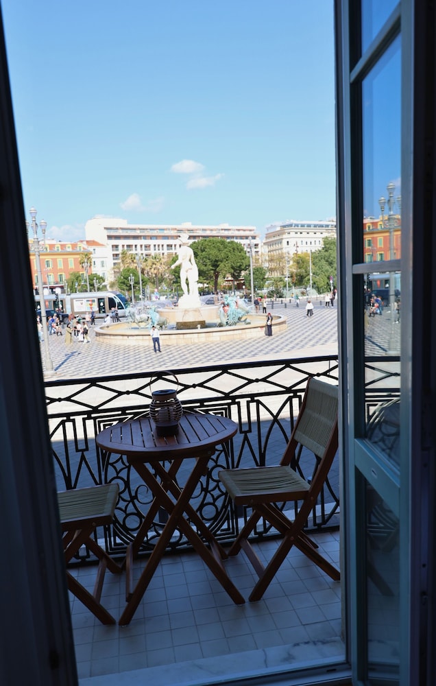 Hotel De La Mer 44/50