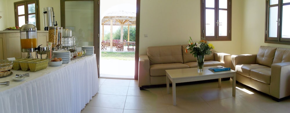 Plaka Hotel II 28/46