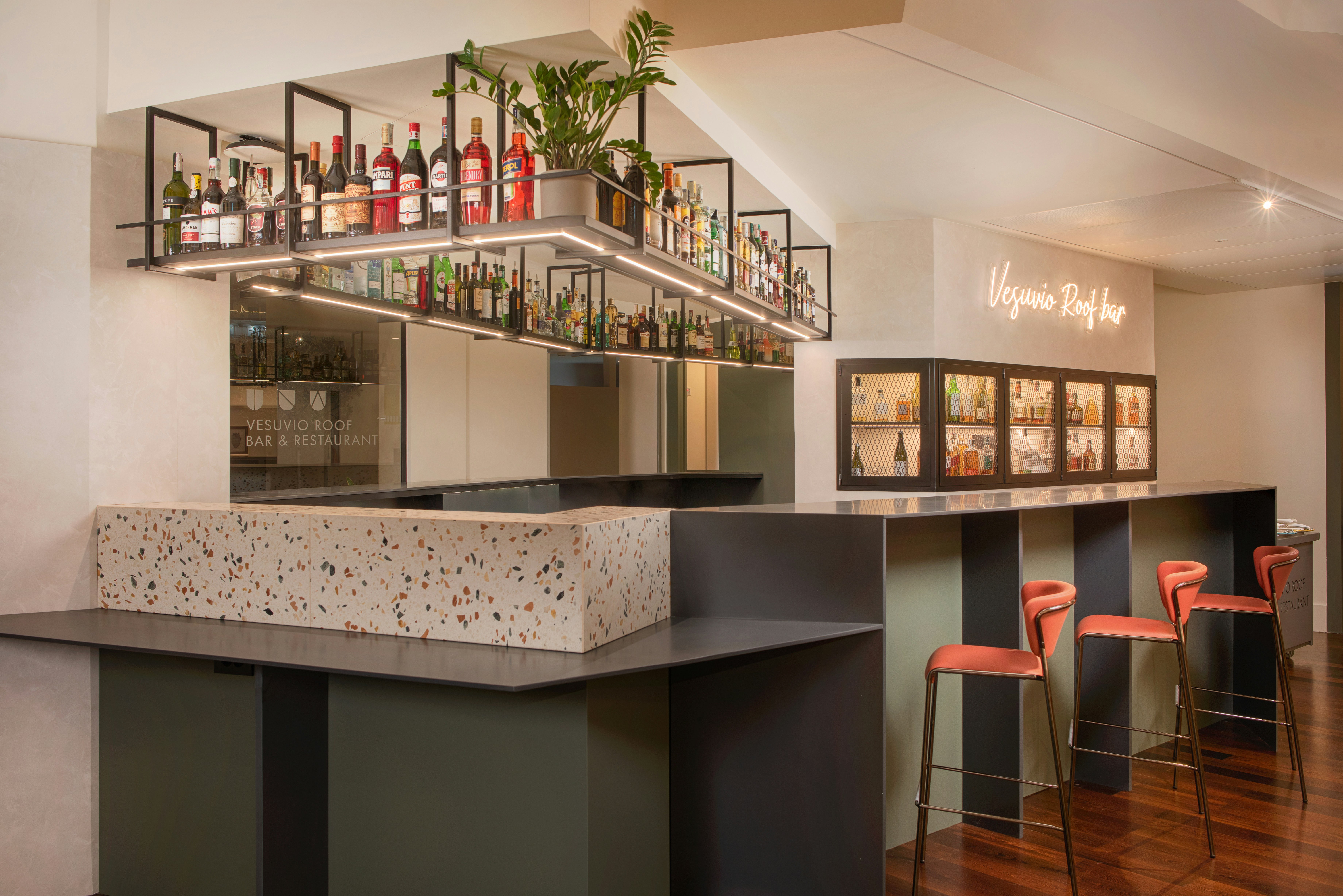 Unahotels Napoli 42/76