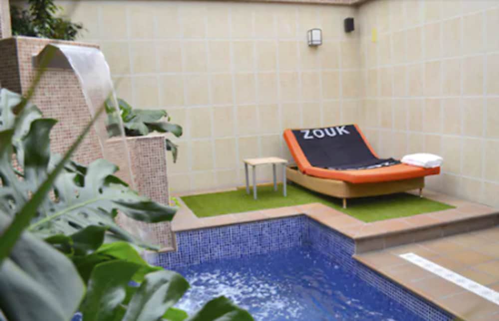 Zouk Hotel 36/50
