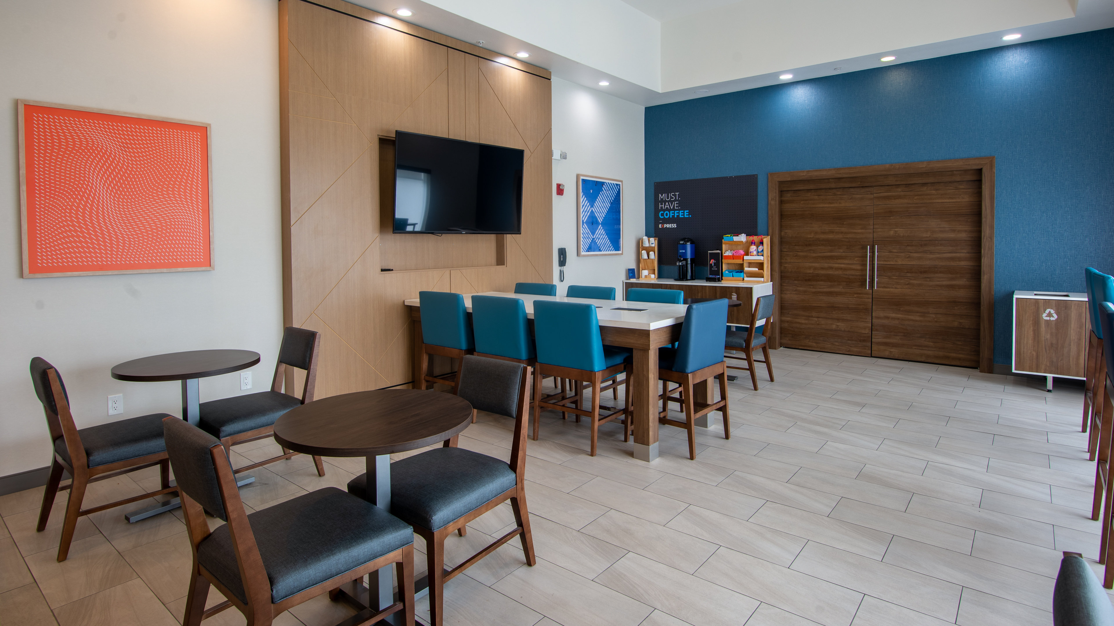 Holiday Inn Express Oakdale 64/72