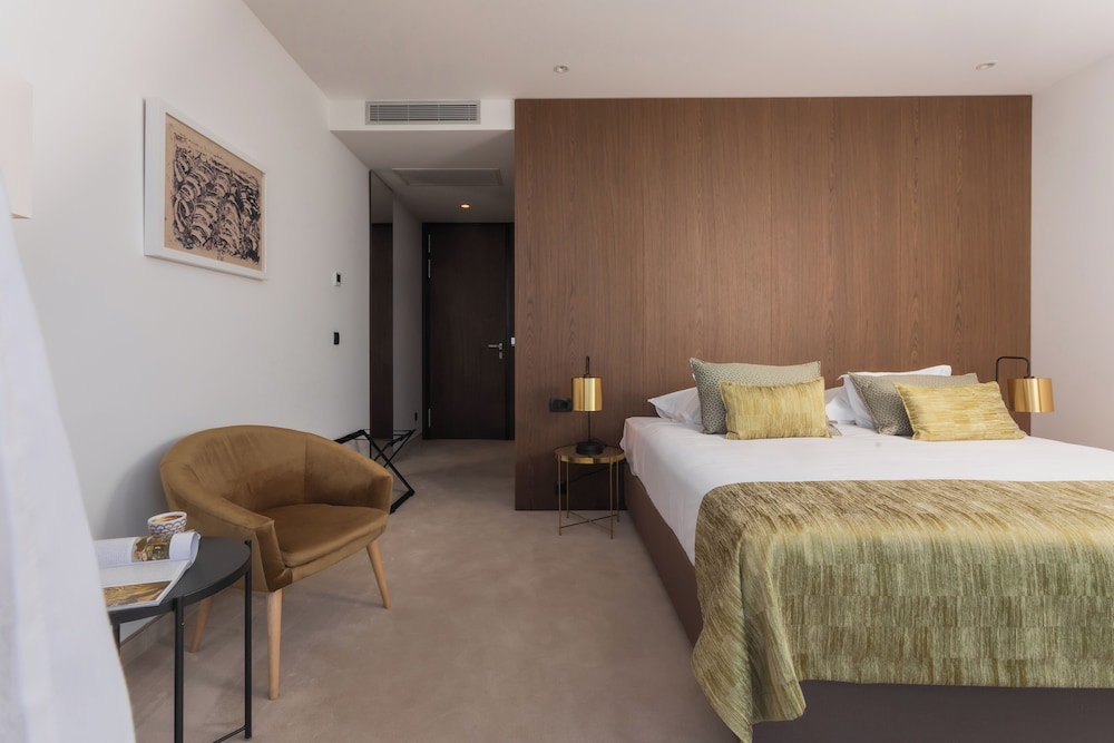 Golden Rays Luxury Apartments 6/50