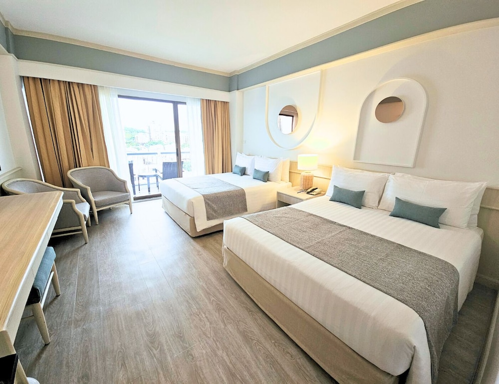 Superior, Family, 2 Queen Beds