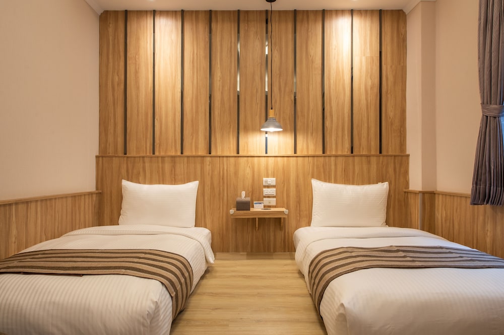 BUSINESS, TWIN BEDS