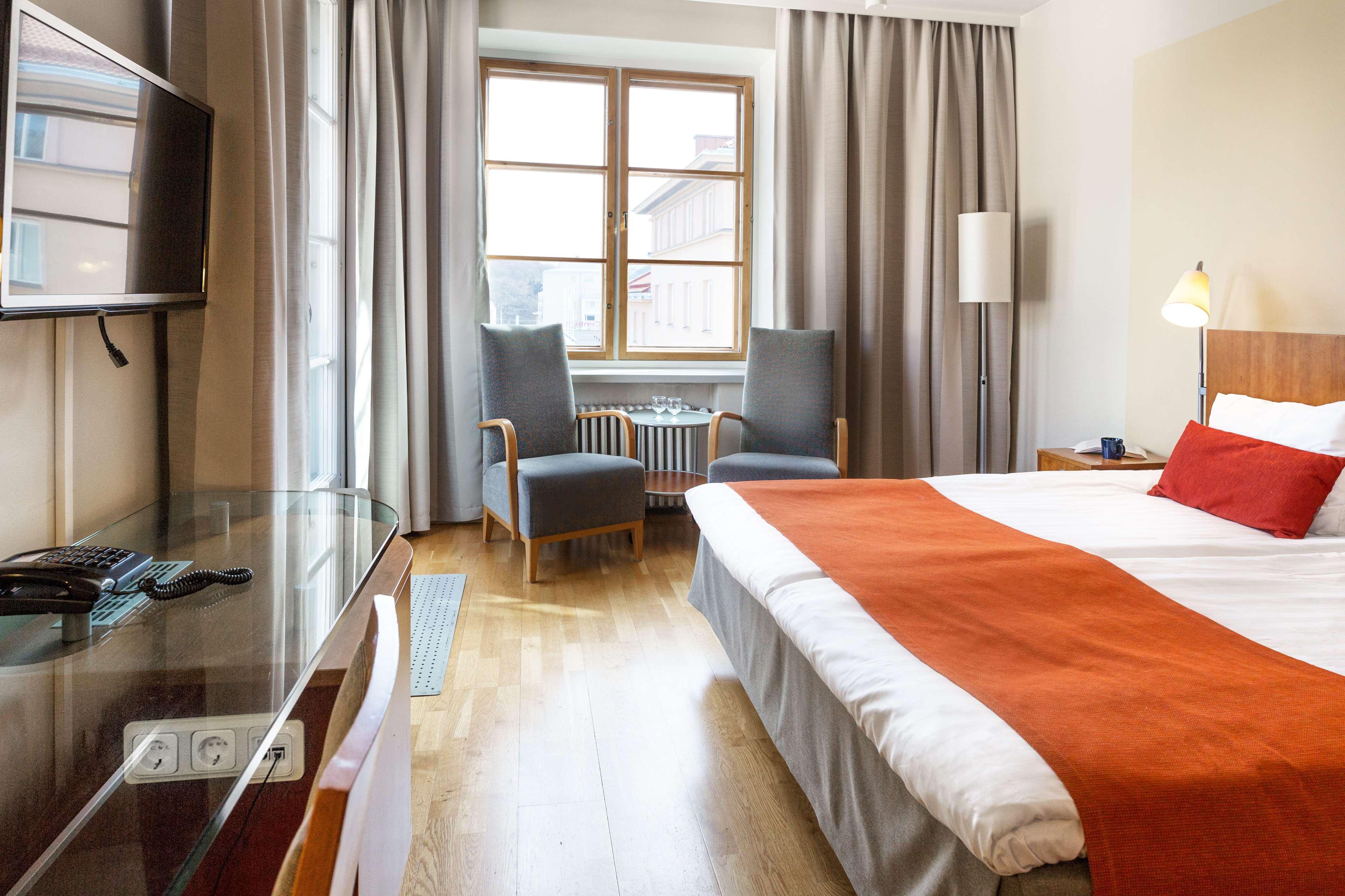 Superior, Single, King Bed