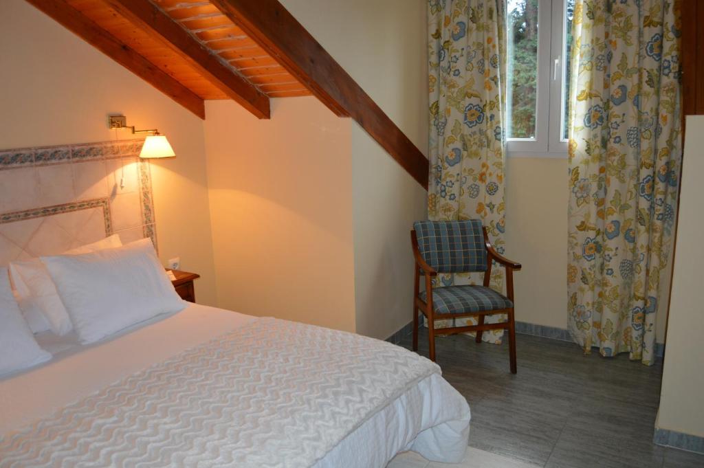 Room, Single, Pool Access
