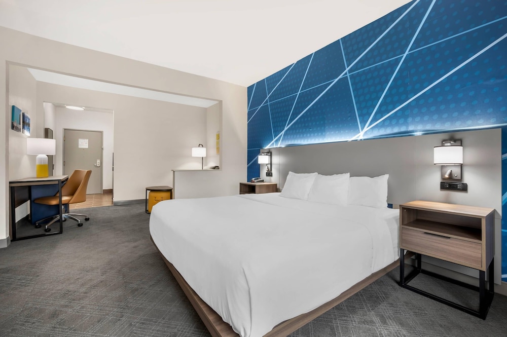 SUITE, KING BED, SOFA, ACCESSIBLE