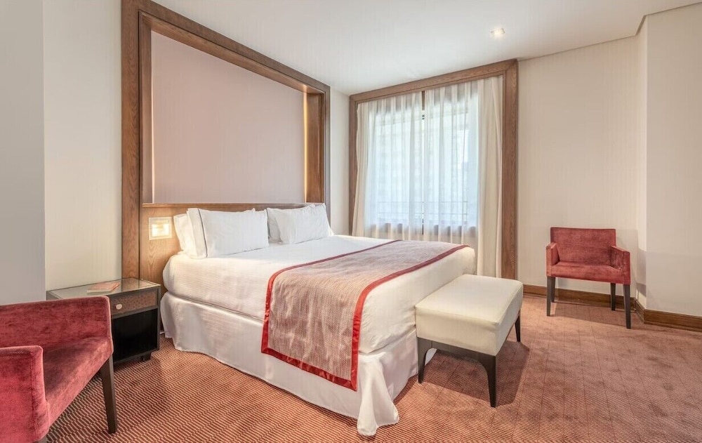EXECUTIVE, SUITE, SINGLE