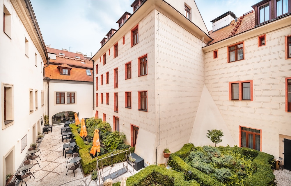 ELITE HOTEL 2/50