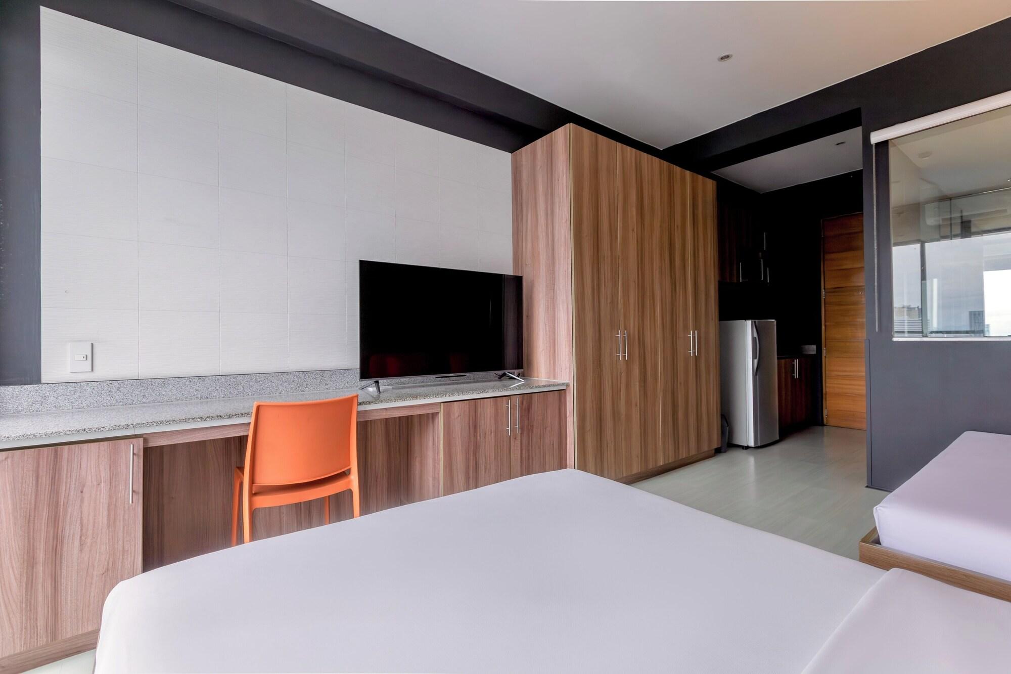 غرفة بسرير كوين بشرفة، Azumi Boutique Hotel 6/10