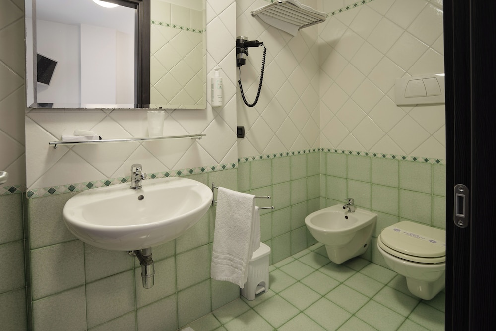 Albergo Ristorante Pizzeria Tonino 43/50